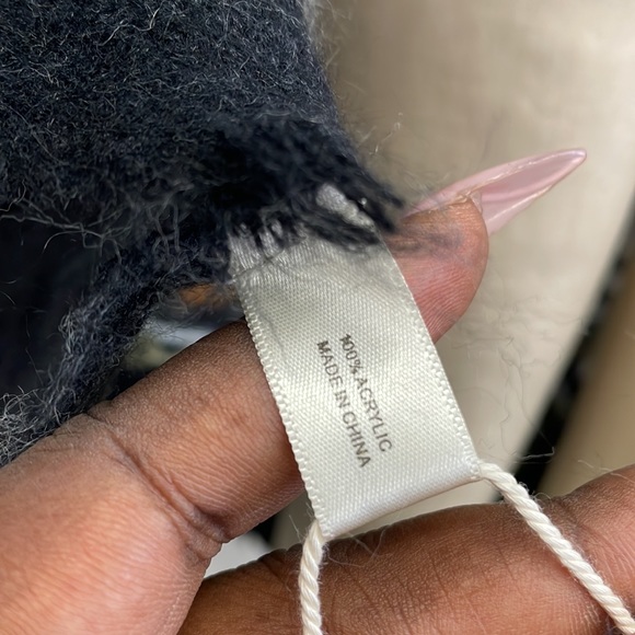 Animal Printed Acrylic Scarf - Picture 7 of 8